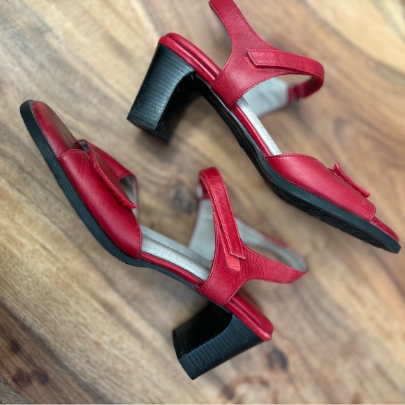 Like new - Red genuine leather BeautiFeel sandal shoes size 41 (or size 10) - Picture 2 of 7